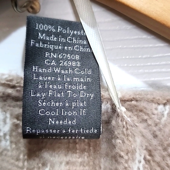 Vince Camuto wrap Shawl size OS - Picture 6 of 7